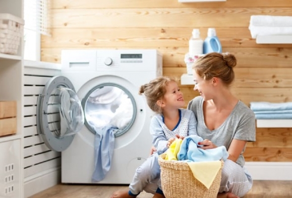 11 mẹo hay giúp tiết kiệm thời gian giặt giũ mà bạn nên dạy con làm